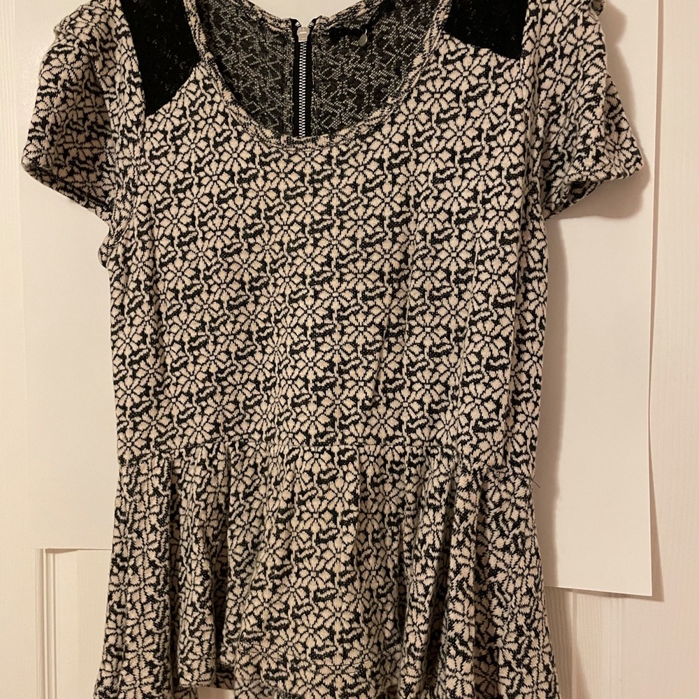 Anthropologie| knitted & knotted size M